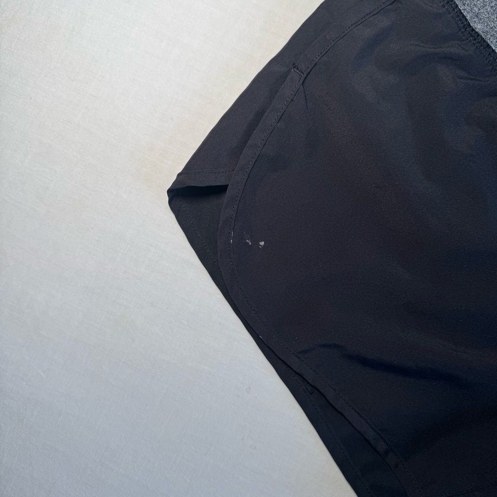 Women’s Nike Black and Gray Athletic Shorts Lightweight Design - Picture 3 of 4